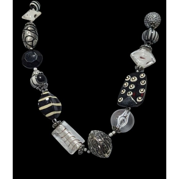 Handmade Chunky Abstract Black And White Glass Beaded Necklace - Picture 4 of 6